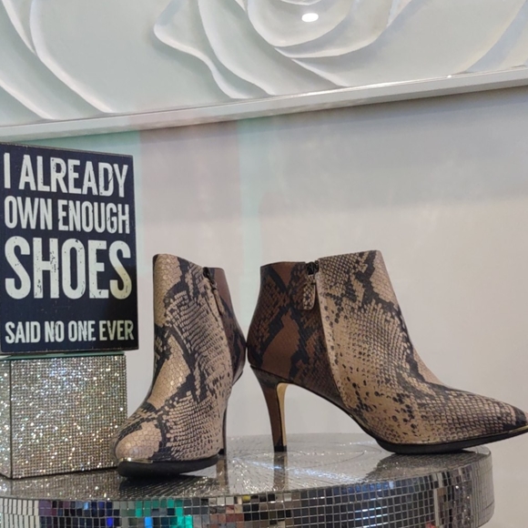 Arietta Cole Haan Grand 360 Snakeskin Ambition Heel Ankle Boots 8 NEW Women Fall - Picture 6 of 8